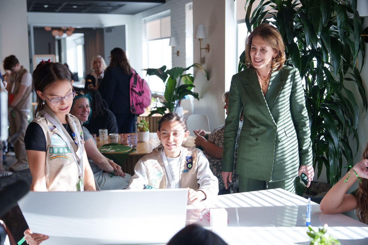 Google apoia escoteiras no desenvolvimento digital seguro